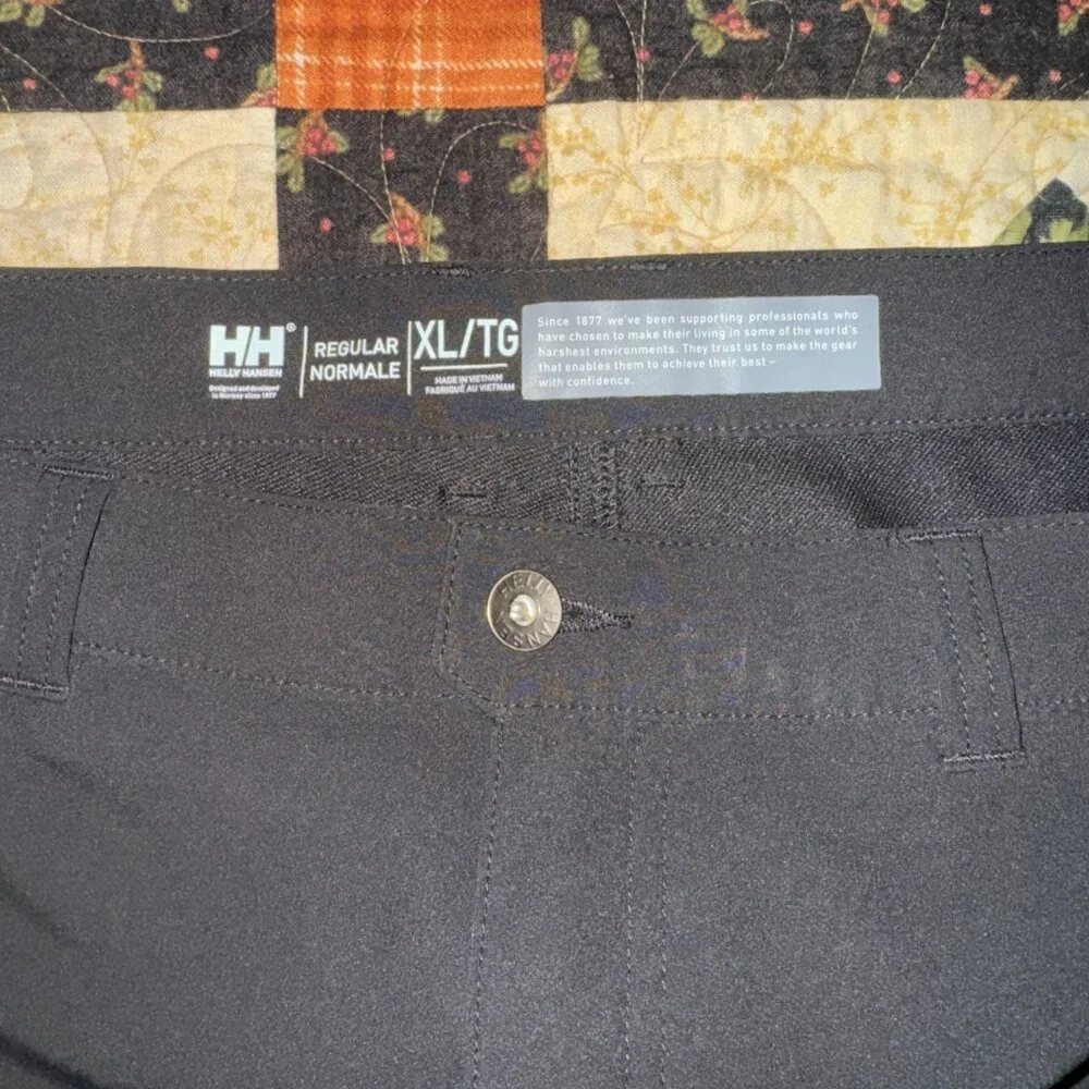 Helly Hansen Black Shorts Size XL - Picture 3 of 4